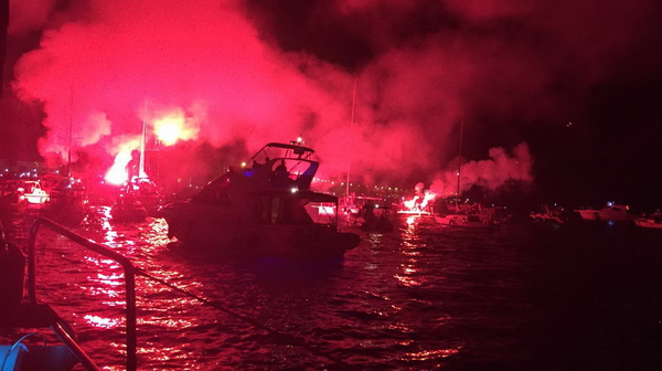 Doček zlatnih zadarskih olimpijaca Šime Fantele i Igora Marenića: Bakljada na brodovima od Vitrenjaka do Morskih orgulja. Foto: Tija Malik Doček zlatnih zadarskih olimpijaca Šime Fantele i Igora Marenića: Bakljada na brodovima od Vitrenjaka do Morskih orgulja. Foto: Tija Malik