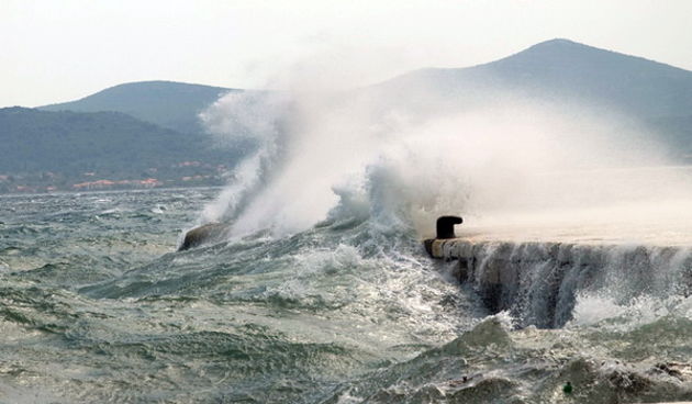 Olujno jugo u Zadru, 6. lipnja 2009. Foto: Sasa Cuka
