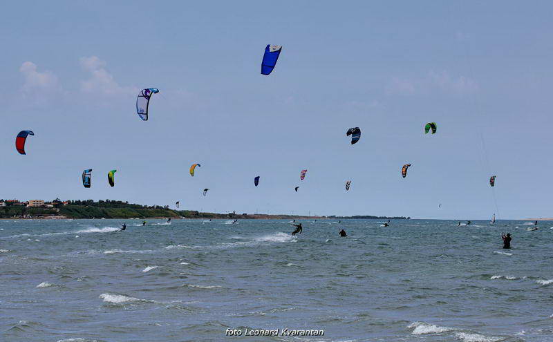 Kite surferi guštaju u Ninu