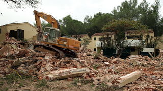 Zadar, Zaton, 091012.
U Zatonu je Turisthotel poceo rusiti stare apartrmane i uredjivati nove kapacitete za iducu turisticku sezonu. Sruseno ce biti ukupno 135 apartmana, a isto toliko novih apartmana biti ce izgradjeno do iduce sezone na razini 4 zvjezdi Zadar, Zaton, 091012.
U Zatonu je Turisthotel poceo rusiti stare apartrmane i uredjivati nove kapacitete za iducu turisticku sezonu. Sruseno ce biti ukupno 135 apartmana, a isto toliko novih apartmana biti ce izgradjeno do iduce sezone na razini 4 zvjezdi