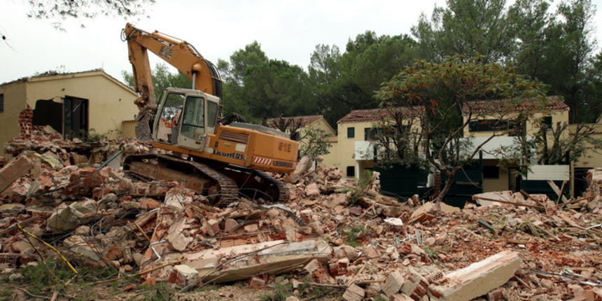 Zadar, Zaton, 091012.
U Zatonu je Turisthotel poceo rusiti stare apartrmane i uredjivati nove kapacitete za iducu turisticku sezonu. Sruseno ce biti ukupno 135 apartmana, a isto toliko novih apartmana biti ce izgradjeno do iduce sezone na razini 4 zvjezdi Zadar, Zaton, 091012.
U Zatonu je Turisthotel poceo rusiti stare apartrmane i uredjivati nove kapacitete za iducu turisticku sezonu. Sruseno ce biti ukupno 135 apartmana, a isto toliko novih apartmana biti ce izgradjeno do iduce sezone na razini 4 zvjezdi