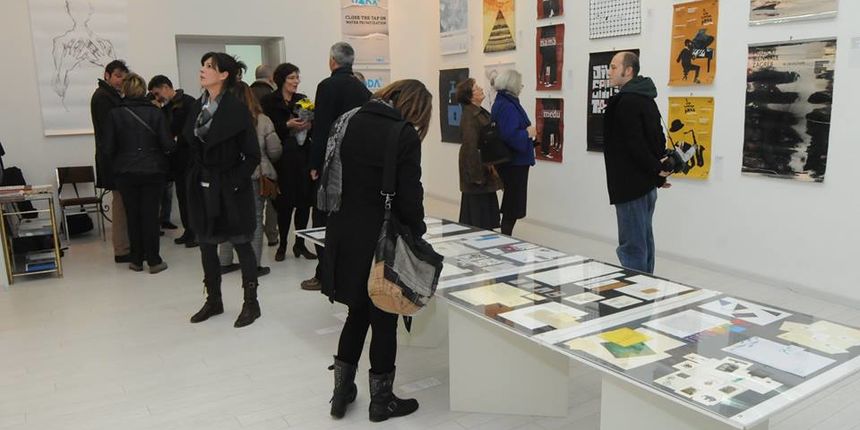 Izložba DIZAJN 07/14. – izložba dizajna vizualnih komunikacija studenata Umjetničke akademije u Splitu. Izložba DIZAJN 07/14. – izložba dizajna vizualnih komunikacija studenata Umjetničke akademije u Splitu.