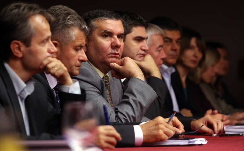 Zadar, 141010.
Danas se u Zadru sastao Izvrsni odbor Hrvatske zajednice zupanija na kojoj je predstavljen Okvirni prijedlog teritorijalnog ustroja Hrvatske.
Na fotografiji : clanovi izvrsnog odbora na sastanku
Foto . Vladimir Ivanov / CROPIX Zadar, 141010.
Danas se u Zadru sastao Izvrsni odbor Hrvatske zajednice zupanija na kojoj je predstavljen Okvirni prijedlog teritorijalnog ustroja Hrvatske.
Na fotografiji : clanovi izvrsnog odbora na sastanku
Foto . Vladimir Ivanov / CROPIX