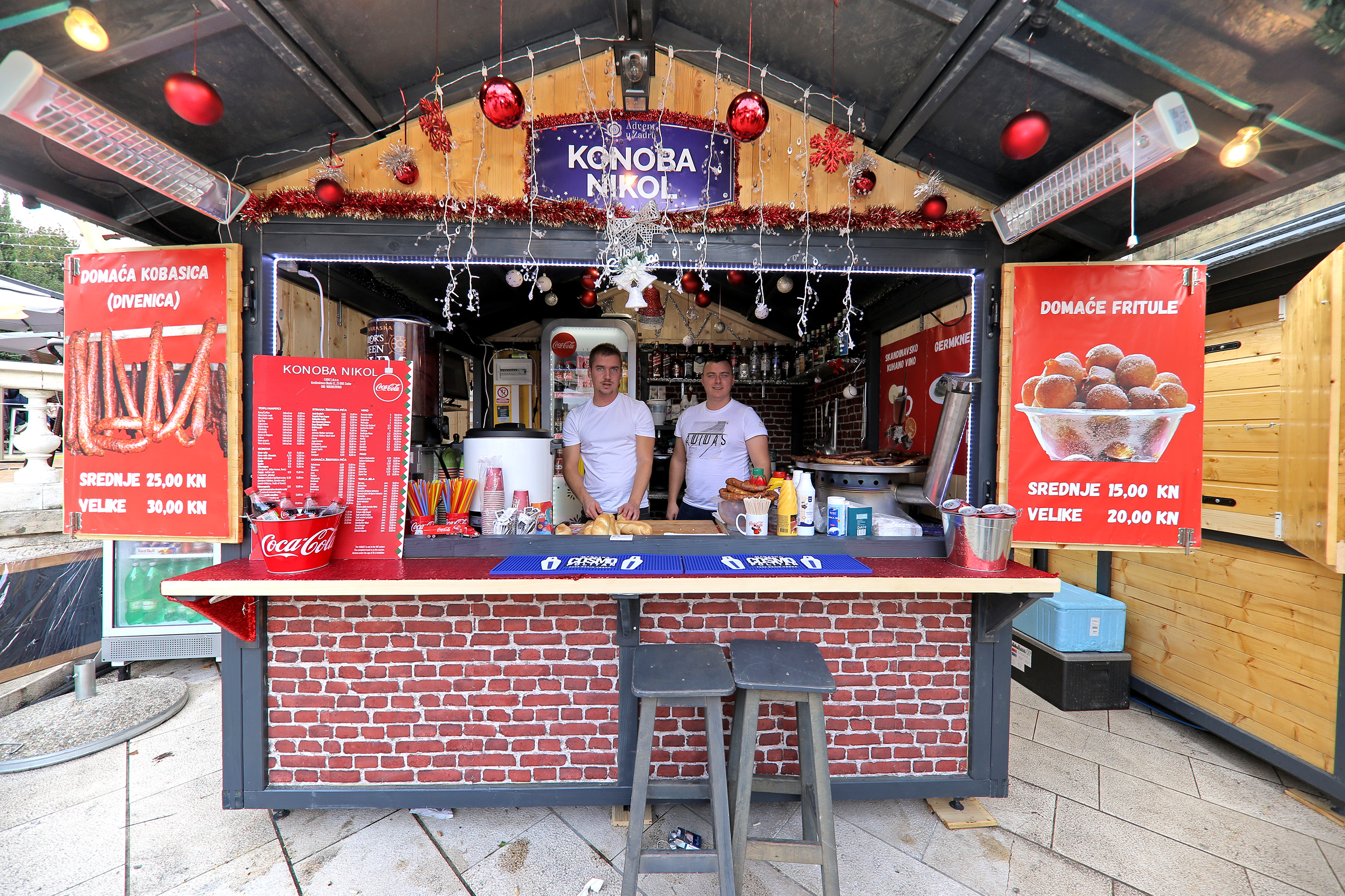 Adventske kućice su otvorile vrata, gastro ponuda je bolja i raznovrsnija nego ikad