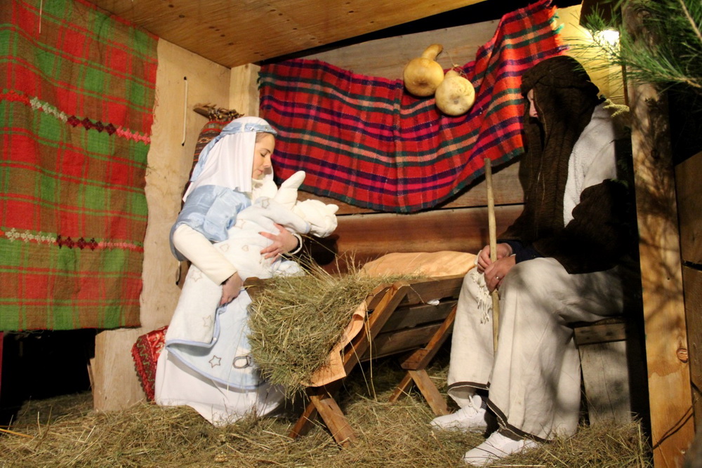 U Diklu kod bunara upriličene žive jaslice U Diklu kod bunara upriličene žive jaslice