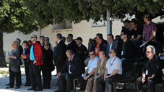 Zadar, 190413.
Pokazno-edukacijska vjezba spasavanja na moru “More i sigurnost” na moru ispred Morskih orgulja; sudjelovalo je 14 institucija (policija, vatrogasci, Crveni kriz, hitna pomoc, ronilacki klubovi…). Simuliran je pozar na Jadrolinijinom traj