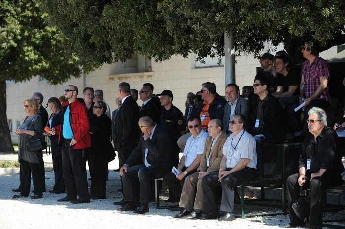 Zadar, 190413.
Pokazno-edukacijska vjezba spasavanja na moru “More i sigurnost” na moru ispred Morskih orgulja; sudjelovalo je 14 institucija (policija, vatrogasci, Crveni kriz, hitna pomoc, ronilacki klubovi…). Simuliran je pozar na Jadrolinijinom traj