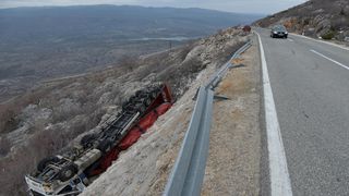 Orkanska bura na istom mjestu na cesti Gračac – Zaton Obrovački prevrnula dva kamiona