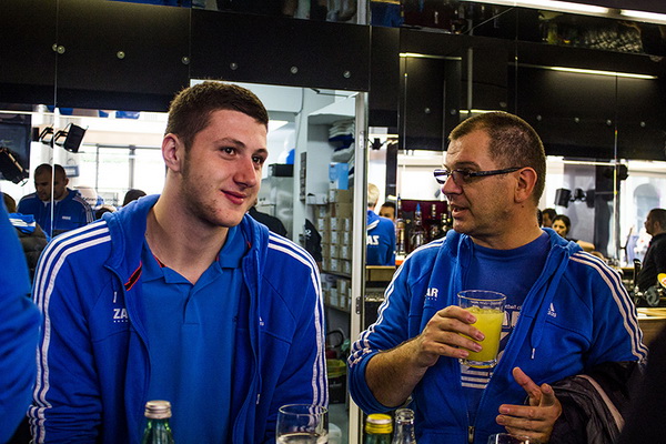 Druženje s košarkašima Zadra u Caffe baru Forum, Foto: Mia Čop Druženje s košarkašima Zadra u Caffe baru Forum, Foto: Mia Čop