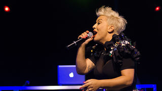 Mještani Bibinja sinoć su uživali u vrhunskom koncertu grupe Colonija na sportskom centru Crljenica Mještani Bibinja sinoć su uživali u vrhunskom koncertu grupe Colonija na sportskom centru Crljenica