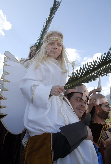 Metkovic, 050410.
Festival zudija, cuvara Kristova groba, u zupi sv. Nikole u Metkovicu.
Jubilarni deseti po redu vodicki festival Zudija Metkovic 2010, ove je godine odrzan u zupi Svetog Nikole na desnoj strani grada Metkovica uz sudjelovanje 24 skupine Metkovic, 050410.
Festival zudija, cuvara Kristova groba, u zupi sv. Nikole u Metkovicu.
Jubilarni deseti po redu vodicki festival Zudija Metkovic 2010, ove je godine odrzan u zupi Svetog Nikole na desnoj strani grada Metkovica uz sudjelovanje 24 skupine