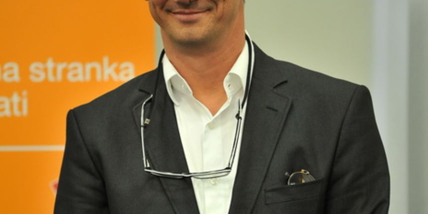 Zadar, 260413
HNS je danas u gradskoj knjiznici predstavio kandidate za zupana, gradonacelnika i nacelnike.
Na fotografiji: Danijel Katicin – nacelnik opcine Tkon.
Foto: Luka Gerlanc / CROPIX Zadar, 260413
HNS je danas u gradskoj knjiznici predstavio kandidate za zupana, gradonacelnika i nacelnike.
Na fotografiji: Danijel Katicin – nacelnik opcine Tkon.
Foto: Luka Gerlanc / CROPIX