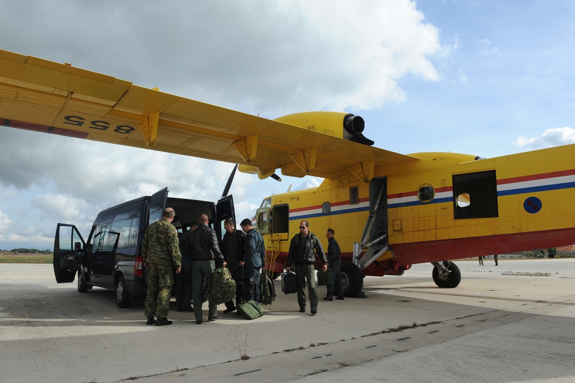 Posade dvaju Canadiara vratili se s uspješne misije u sjevernoj Italiji Posade dvaju Canadiara vratili se s uspješne misije u sjevernoj Italiji