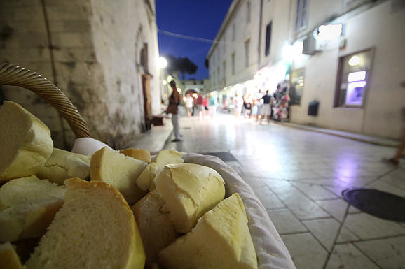 “Feštica srijedom” 27. lipnja 2012. (foto:Saša Čuka) “Feštica srijedom” 27. lipnja 2012. (foto:Saša Čuka)