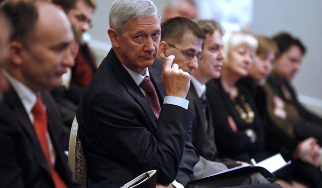 Zagreb, 221110.
Premijerka Jadranka Kosor otvorila je konferenciju “Novi model rasta hrvatskog gospodarstva”, koju je organizirao Poslovni forum u suradnji s magazinom Banka i Poslovnim dnevnikom u hotelu Sheraton.
Na slici: Franjo Lukovic.
Foto: Neja Mar