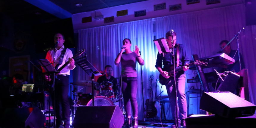 Songbusters i Elena Stella @ Famous Beach Bar & Grill Songbusters i Elena Stella @ Famous Beach Bar & Grill