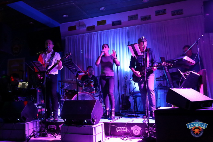 Songbusters i Elena Stella @ Famous Beach Bar & Grill Songbusters i Elena Stella @ Famous Beach Bar & Grill