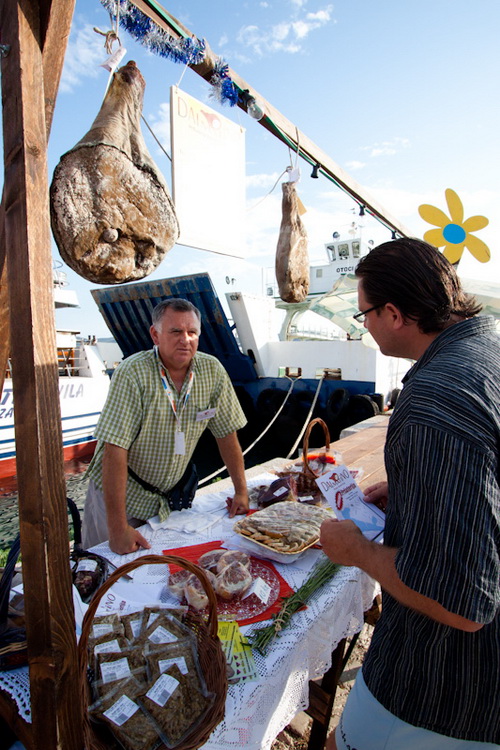 Biograd: 6. Dugi svehrvatski eno-eko-gastro-etno stol, Foto: Franjo Jurić Biograd: 6. Dugi svehrvatski eno-eko-gastro-etno stol, Foto: Franjo Jurić