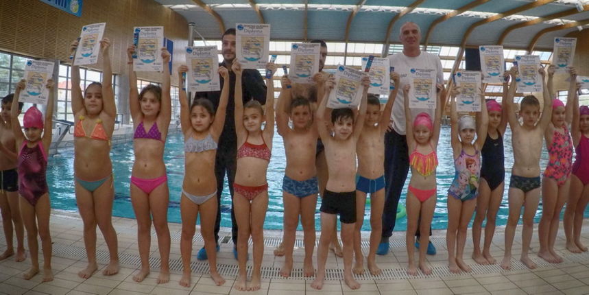 Proplivalo 16 učenika OŠ Šimun Kožičić Benje Proplivalo 16 učenika OŠ Šimun Kožičić Benje