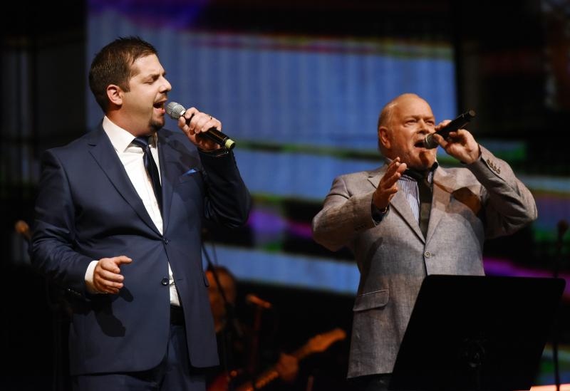 U Koncertnoj dvorani Vatroslava Lisinskog odrzan je humanitarni koncert Srce za Zadar na kojem su nastupili brojni zadarski pjevaci, a u publici su sjedili mnoge poznate osobe iz politickog i drustvenog zivota. Photo: Davor Visnjic/PIXSELL U Koncertnoj dvorani Vatroslava Lisinskog odrzan je humanitarni koncert Srce za Zadar na kojem su nastupili brojni zadarski pjevaci, a u publici su sjedili mnoge poznate osobe iz politickog i drustvenog zivota. Photo: Davor Visnjic/PIXSELL