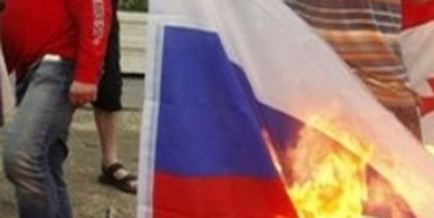 Zapaljena ruska zastava (Foto: daylife.com) Zapaljena ruska zastava (Foto: daylife.com)