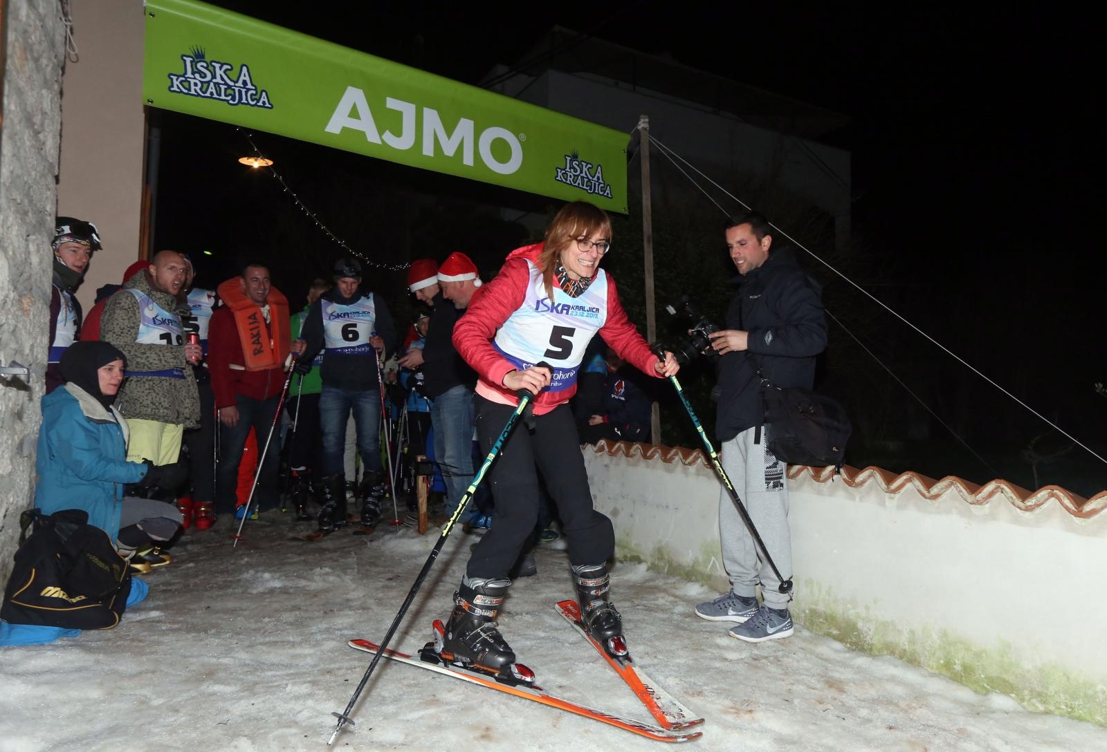 Svjetska atrakcija u Velom Ižu: Održana “Iška kraljica”- prva povijesna skijaška utrka na hrvatskim školjima Svjetska atrakcija u Velom Ižu: Održana “Iška kraljica”- prva povijesna skijaška utrka na hrvatskim školjima