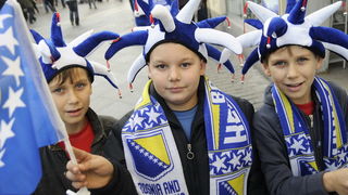 Zenica,181109.
Atmosfera uoci utakmice za odlazak na SP u nogometu izmedju Bosne i Hercegovine i Portugala. Navijaci Bosne i Hercegovine su spremni za navijanje.
Foto: Dado Ruvic / CROPIX
