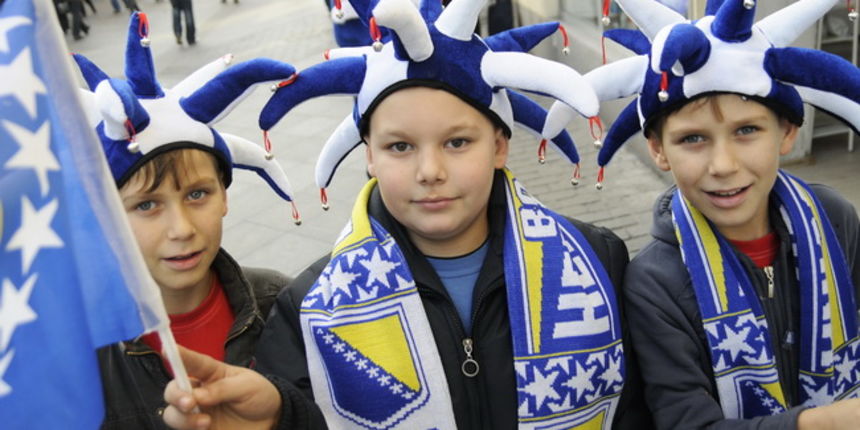 Zenica,181109.
Atmosfera uoci utakmice za odlazak na SP u nogometu izmedju Bosne i Hercegovine i Portugala. Navijaci Bosne i Hercegovine su spremni za navijanje.
Foto: Dado Ruvic / CROPIX