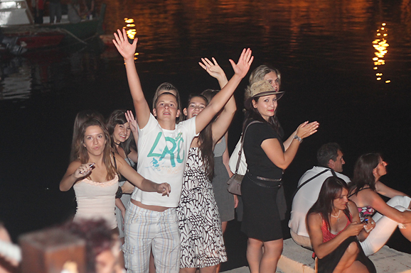 Severina na Ponton Festivalu, 30. srpnja (foto:Saša Čuka) Severina na Ponton Festivalu, 30. srpnja (foto:Saša Čuka)