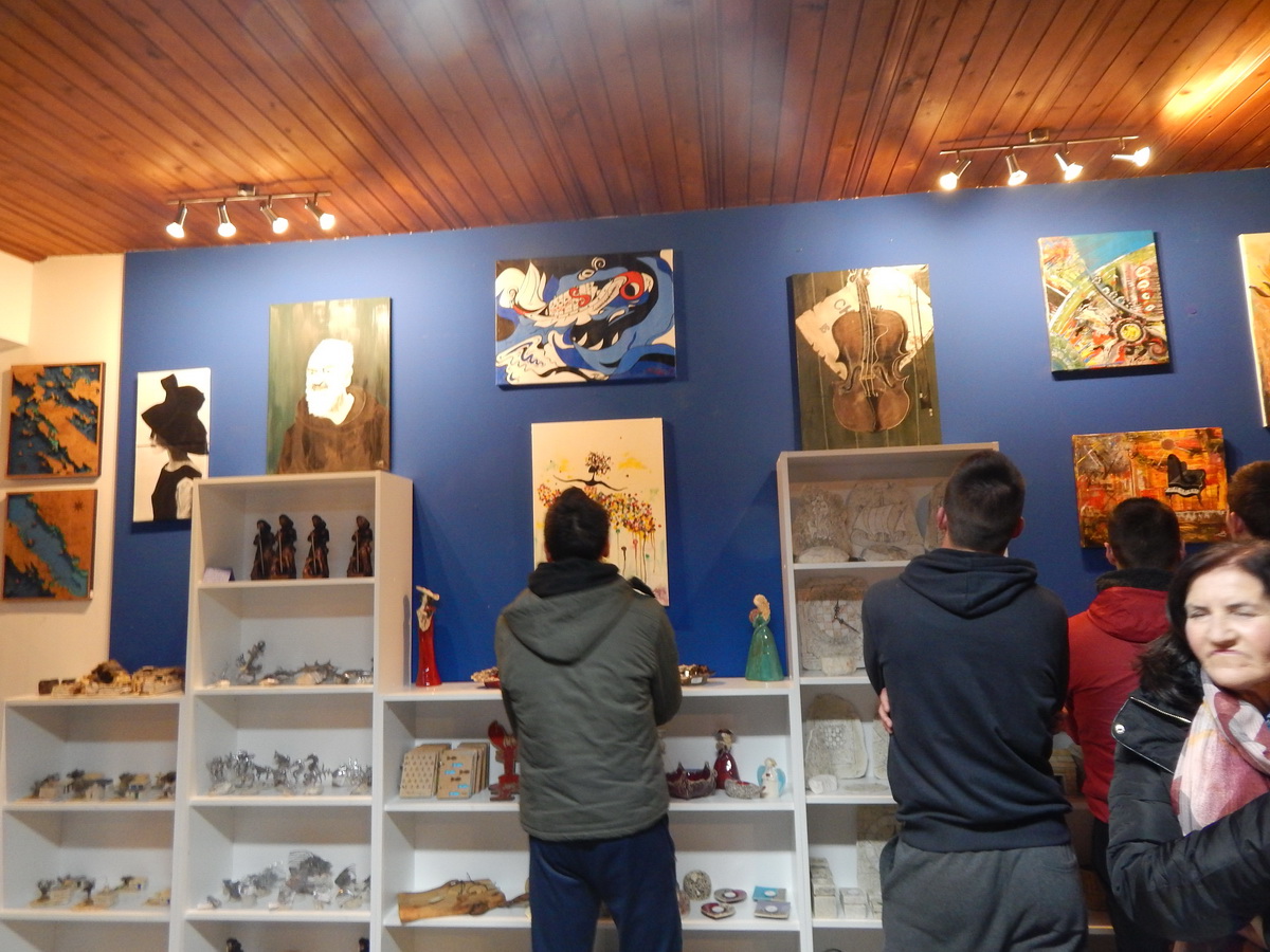 Slikarica Matea Bugarija u Bibinjama predstavila izložbu “Enigma” Slikarica Matea Bugarija u Bibinjama predstavila izložbu “Enigma”