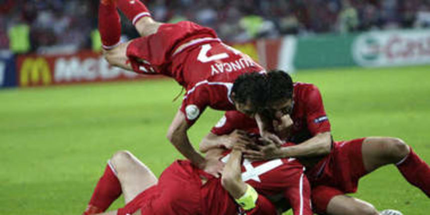 Slavlje turskih igrača (Foto:Reuters) Slavlje turskih igrača (Foto:Reuters)