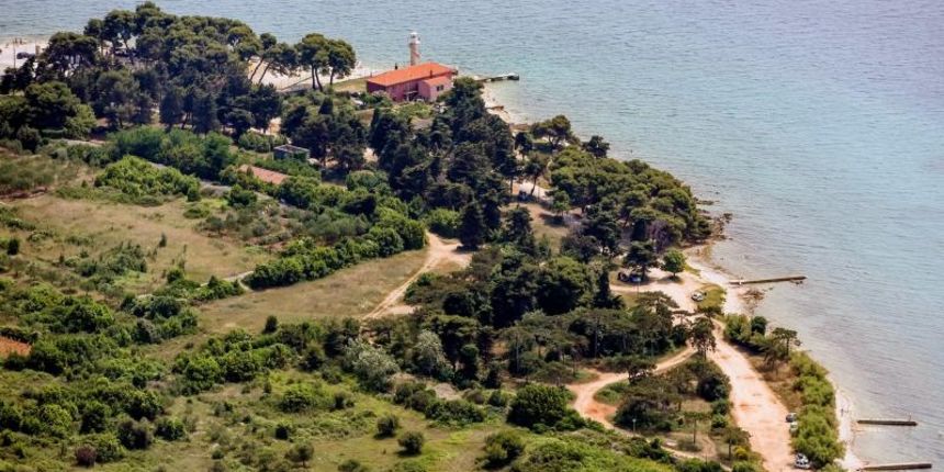 Puntamika, dio grada naseljen još od neolitika. Oduvijek važna obrambena točka grada jer se s vrha Puntamike stoljećima nadgledao prilaz u luku zbog čega je ovdje sagrađen svjetionik. Photo: Dino Stanin/PIXSELL Puntamika, dio grada naseljen još od neolitika. Oduvijek važna obrambena točka grada jer se s vrha Puntamike stoljećima nadgledao prilaz u luku zbog čega je ovdje sagrađen svjetionik. Photo: Dino Stanin/PIXSELL