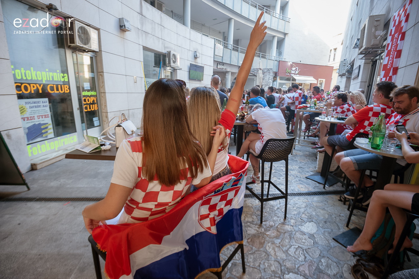 Navijačko ludilo u Zadru za vrijeme i nakon finala Svjetskog prvenstva Navijačko ludilo u Zadru za vrijeme i nakon finala Svjetskog prvenstva