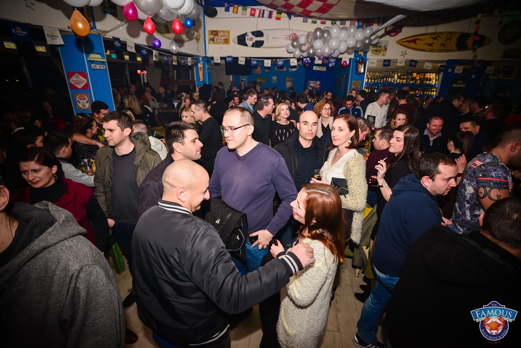 U Famous beach and grill baru Rockatansky bend proslavio je 20 godina djelovanja U Famous beach and grill baru Rockatansky bend proslavio je 20 godina djelovanja