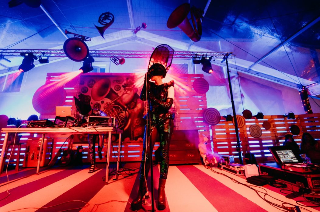 Nipplepeople @ Advent u Zadru – Božićni gramofon na Pijaci