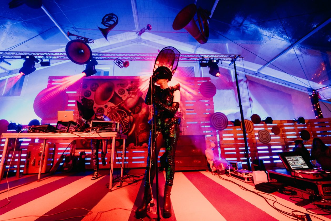 Nipplepeople @ Advent u Zadru – Božićni gramofon na Pijaci