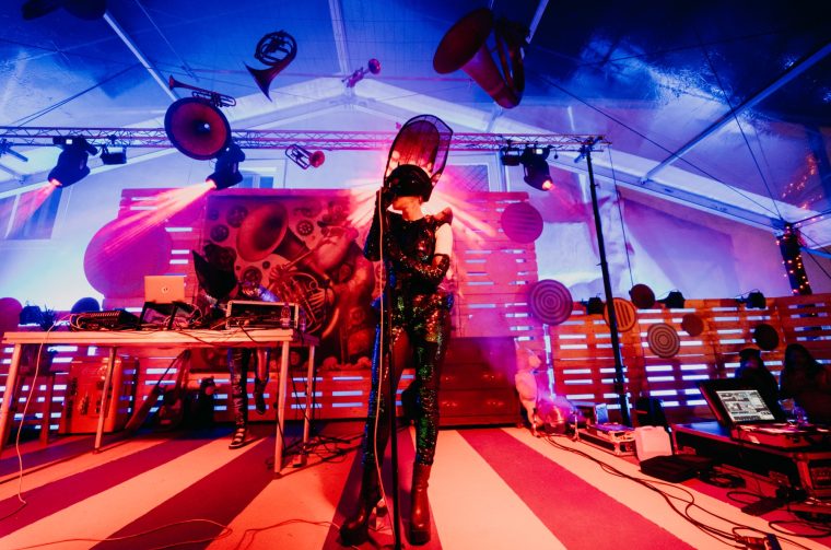 Nipplepeople @ Advent u Zadru – Božićni gramofon na Pijaci