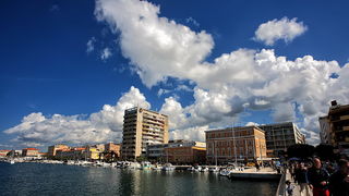 Skitnja gradom by Roberto Lerga