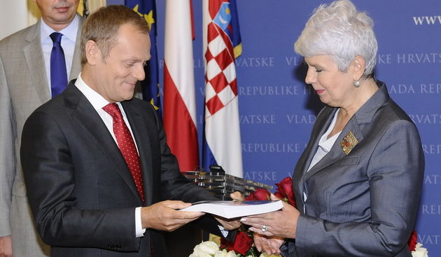 Zagreb, 170911.
Premijerka Jadranka Kosor primila je danas poljskog premijera Donalda Tuska koji joj je urucio nacrt pristupnog ugovora EU.
Na fotografiji premijerka Jadranka Kosor i poljski premijer Donald Tusk.
Foto: Admir Buljubasic / CROPIX