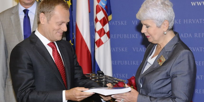 Zagreb, 170911.
Premijerka Jadranka Kosor primila je danas poljskog premijera Donalda Tuska koji joj je urucio nacrt pristupnog ugovora EU.
Na fotografiji premijerka Jadranka Kosor i poljski premijer Donald Tusk.
Foto: Admir Buljubasic / CROPIX Zagreb, 170911.
Premijerka Jadranka Kosor primila je danas poljskog premijera Donalda Tuska koji joj je urucio nacrt pristupnog ugovora EU.
Na fotografiji premijerka Jadranka Kosor i poljski premijer Donald Tusk.
Foto: Admir Buljubasic / CROPIX