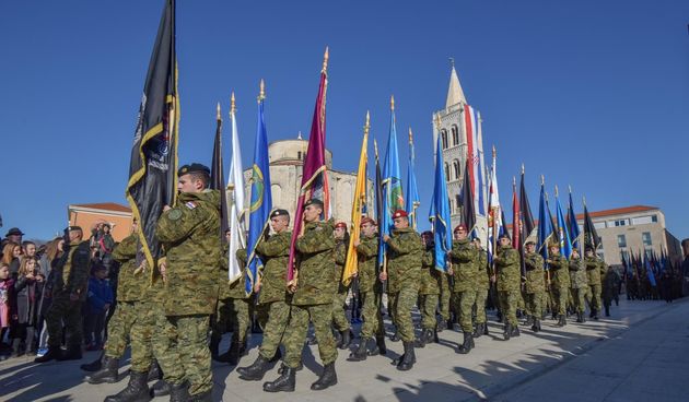 Mimohod ratnih postrojbi u Zadru