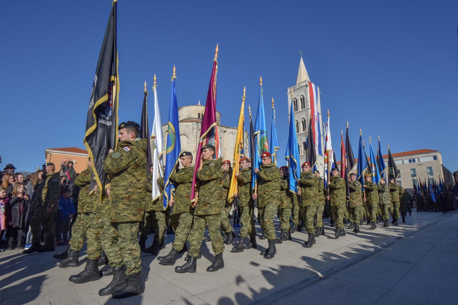 Mimohod ratnih postrojbi u Zadru