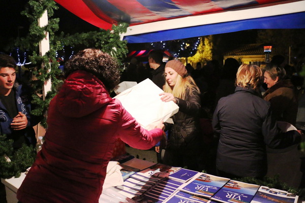 Paljenjem prve adventske svijeće i prigodnim zabavnim programom započela manifestacija Advent na otoku Viru