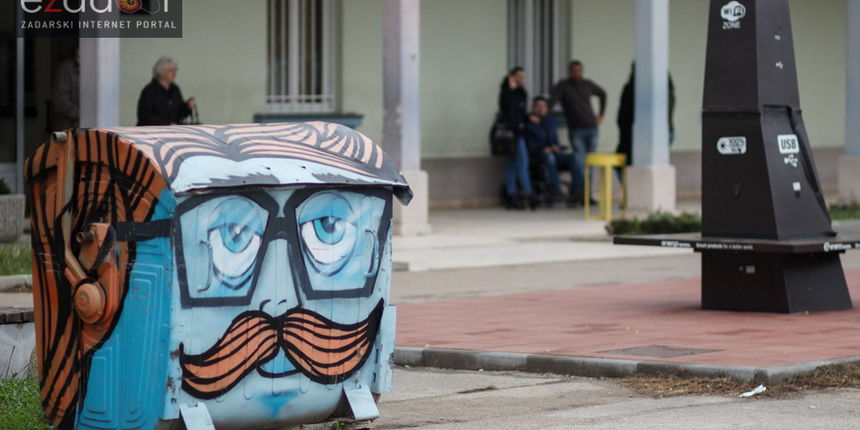 Đir po gradu, petak 15. prosinca 2017. Oslikani kontejner Đir po gradu, petak 15. prosinca 2017. Oslikani kontejner