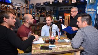 Famous Bar: 1. kolo Lige sportskog kviza “Nogometne ikone” 27. listopada 2016. Foto. Iva Perinčić Famous Bar: 1. kolo Lige sportskog kviza “Nogometne ikone” 27. listopada 2016. Foto. Iva Perinčić