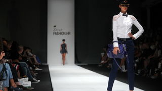 Zagreb, 290911.
Velesajam, paviljon 5.
Modne revije i poznati na Dove Fashion.hr proljece ljeto 2012. Prvi dan su izlagali kreatori Ivica Skoko, Martina Felja, AMDS by ALDUK i IK STUDIO.
Na slici: kreacije AMDS by ALDUK
Foto: Srdjan Vrancic / CROPIX Zagreb, 290911.
Velesajam, paviljon 5.
Modne revije i poznati na Dove Fashion.hr proljece ljeto 2012. Prvi dan su izlagali kreatori Ivica Skoko, Martina Felja, AMDS by ALDUK i IK STUDIO.
Na slici: kreacije AMDS by ALDUK
Foto: Srdjan Vrancic / CROPIX