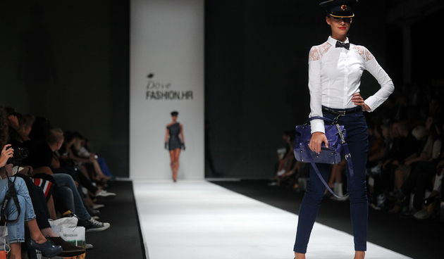 Zagreb, 290911.
Velesajam, paviljon 5.
Modne revije i poznati na Dove Fashion.hr proljece ljeto 2012. Prvi dan su izlagali kreatori Ivica Skoko, Martina Felja, AMDS by ALDUK i IK STUDIO.
Na slici: kreacije AMDS by ALDUK
Foto: Srdjan Vrancic / CROPIX