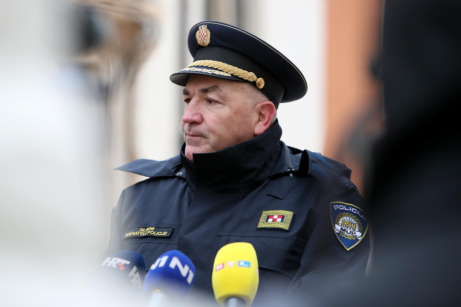 Mimohod pripadnika OSRH i MUP-a s ratnim zastavama povodom 30. obljetnice VRO Maslenica Mimohod pripadnika OSRH i MUP-a s ratnim zastavama povodom 30. obljetnice VRO Maslenica