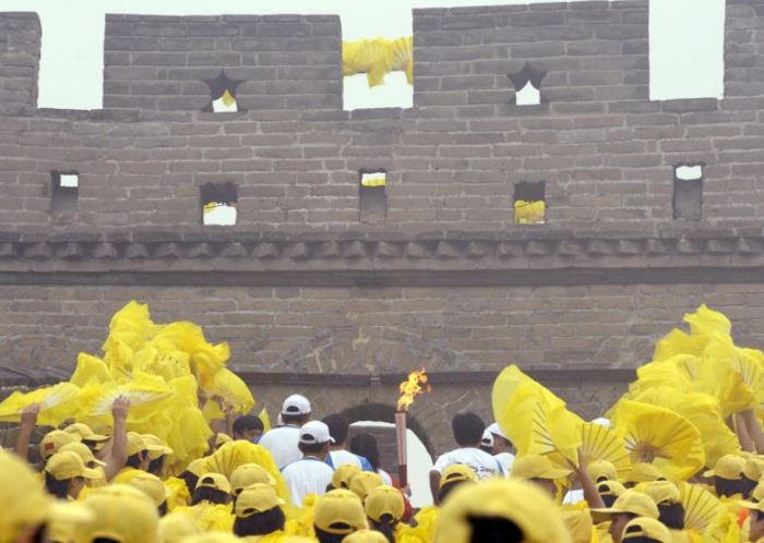 Olimpijska baklja na kineskom zidu