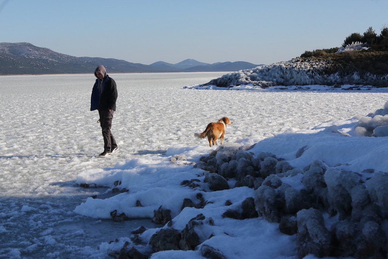 Šetnja po zaleđenom i bajkovitim Vranskim jezerom Šetnja po zaleđenom i bajkovitim Vranskim jezerom